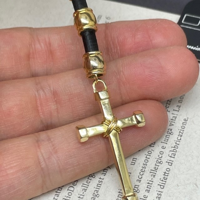 colar terço crucifixo masculino couro ouro 18k 6